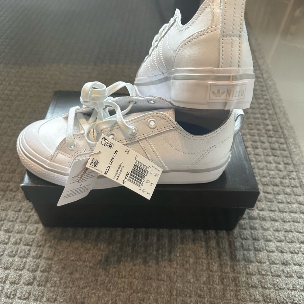 Adidas nizza low adv leather sneakers